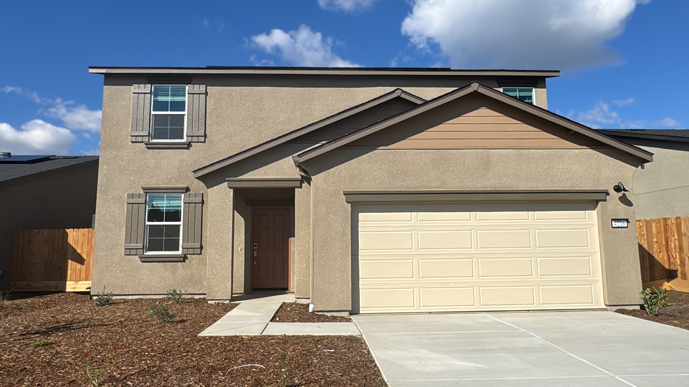 0034 4216 E. Magnolia Street