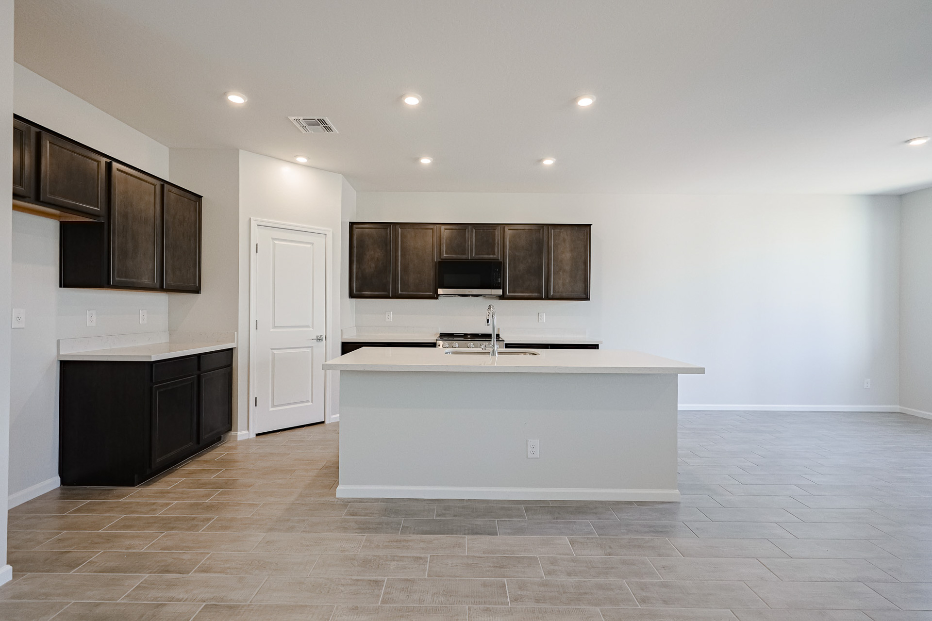 A kitchen with a white counter top.