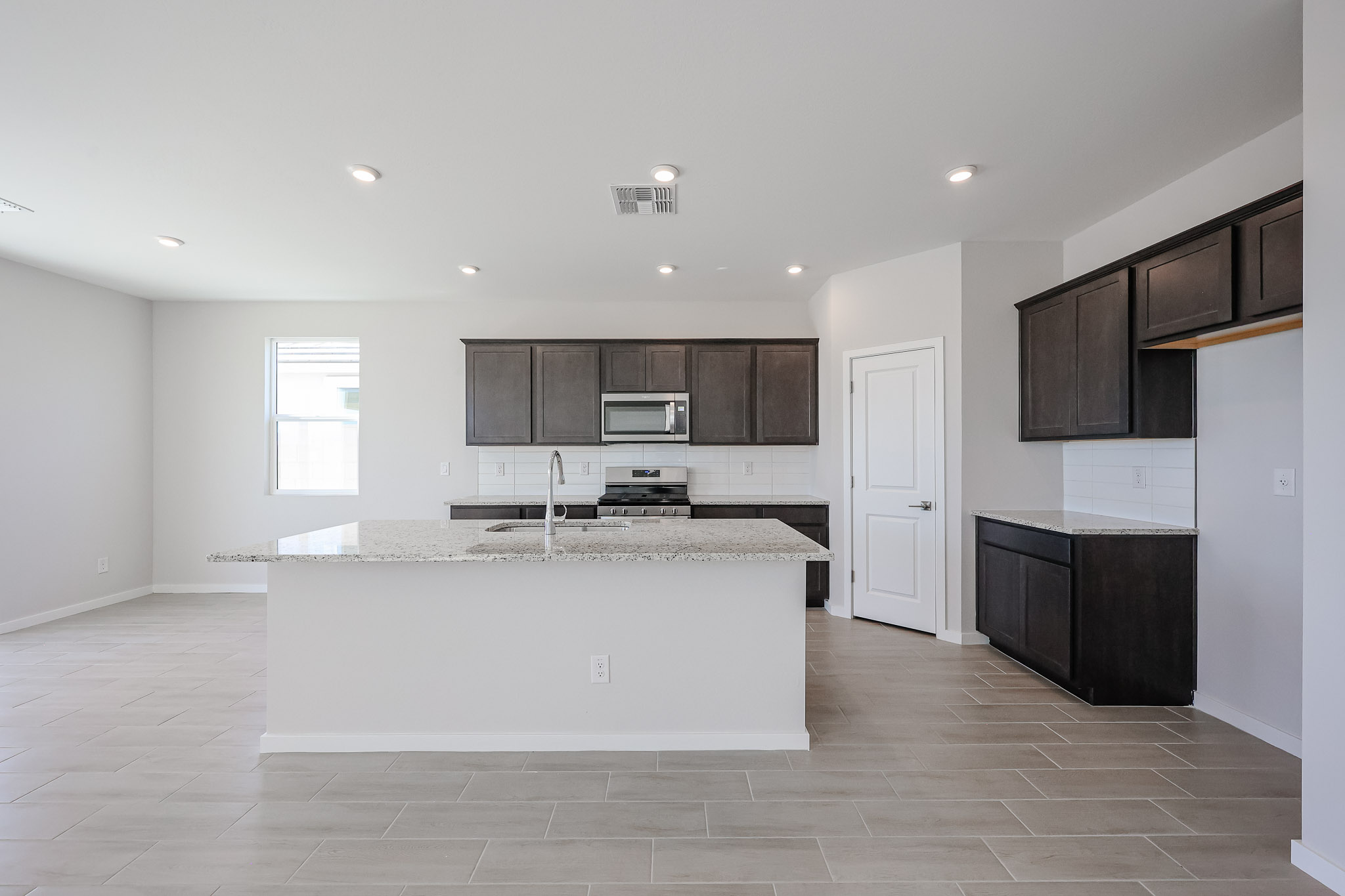 A kitchen with a marble counter top.