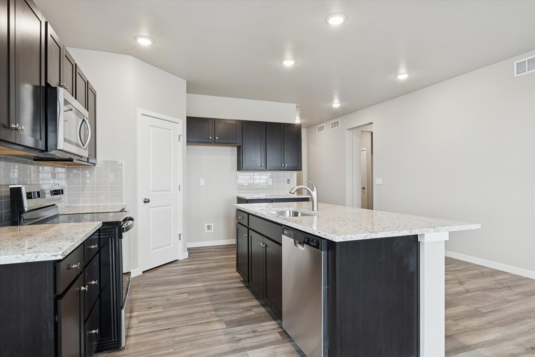 A kitchen with black cabinets.