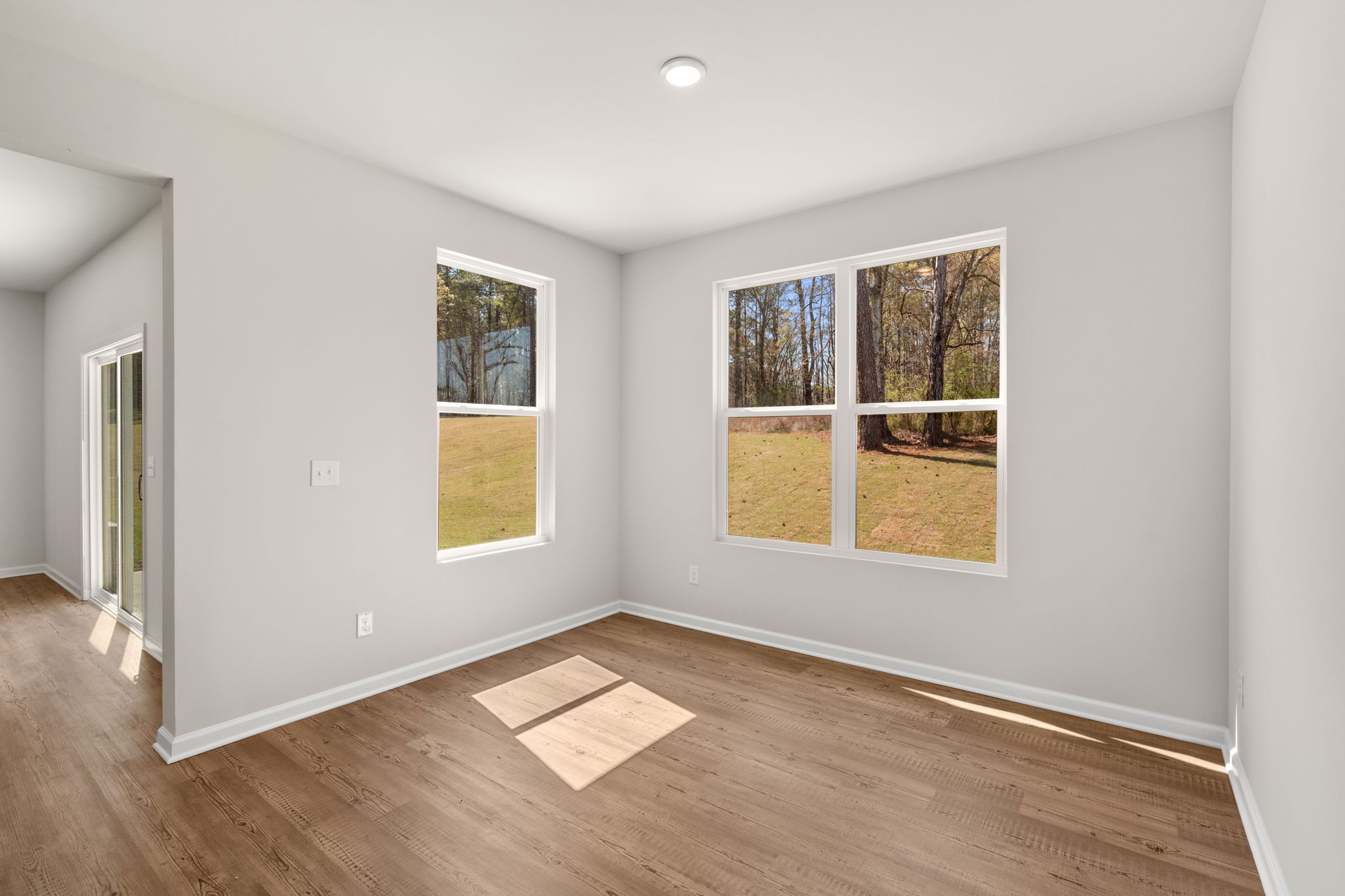 A room with windows.