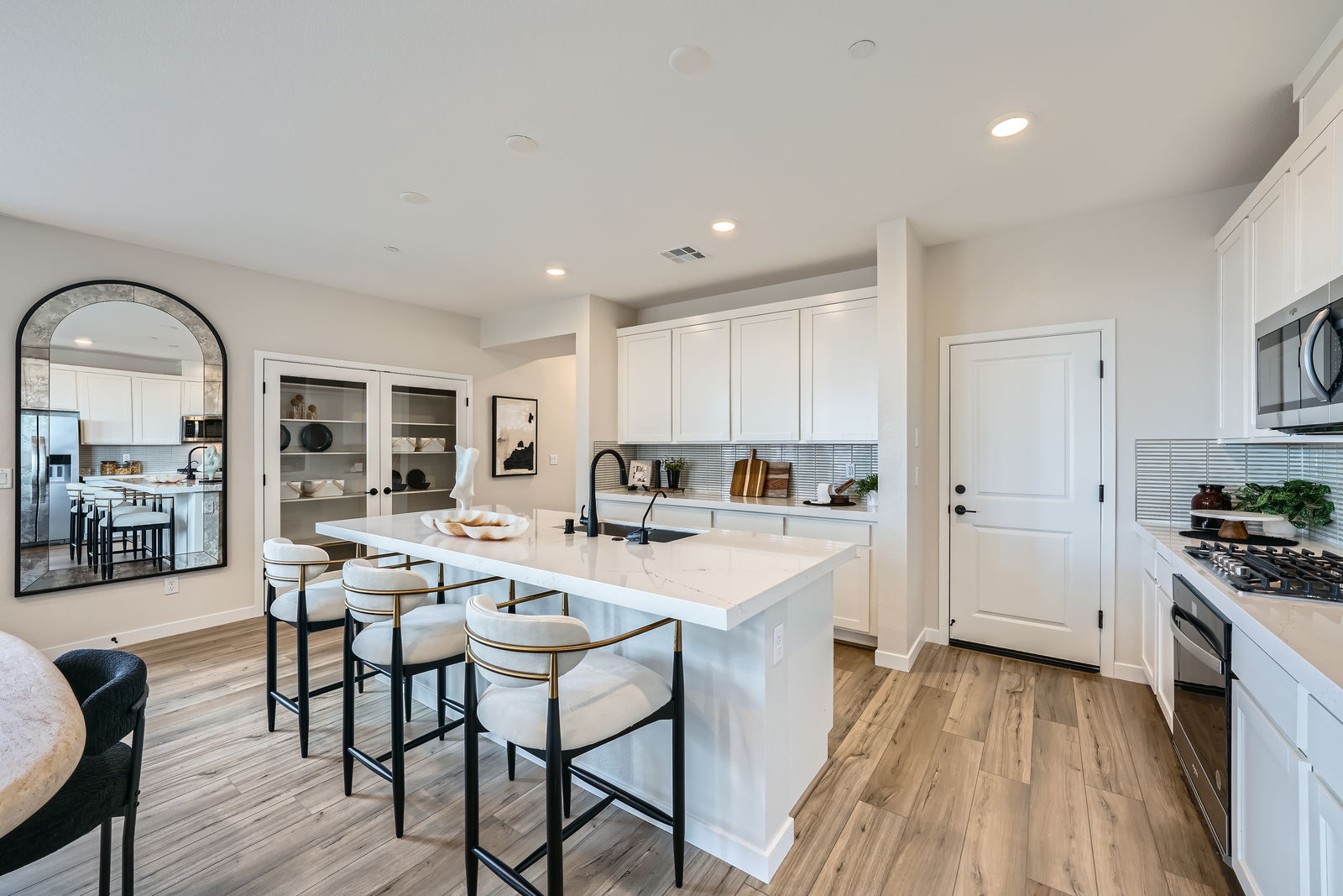A kitchen with white cabinets.