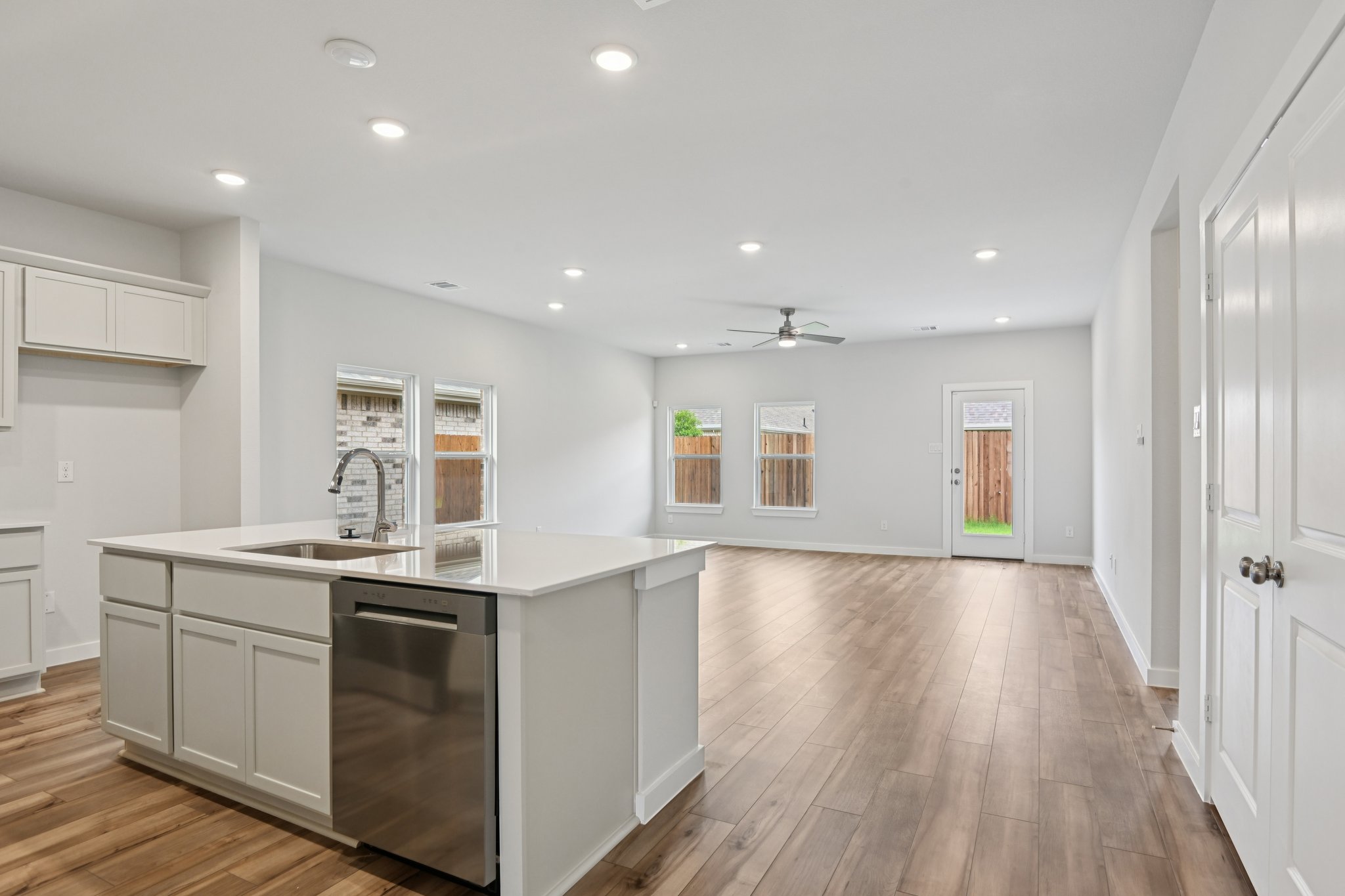 A kitchen with white cabinets.