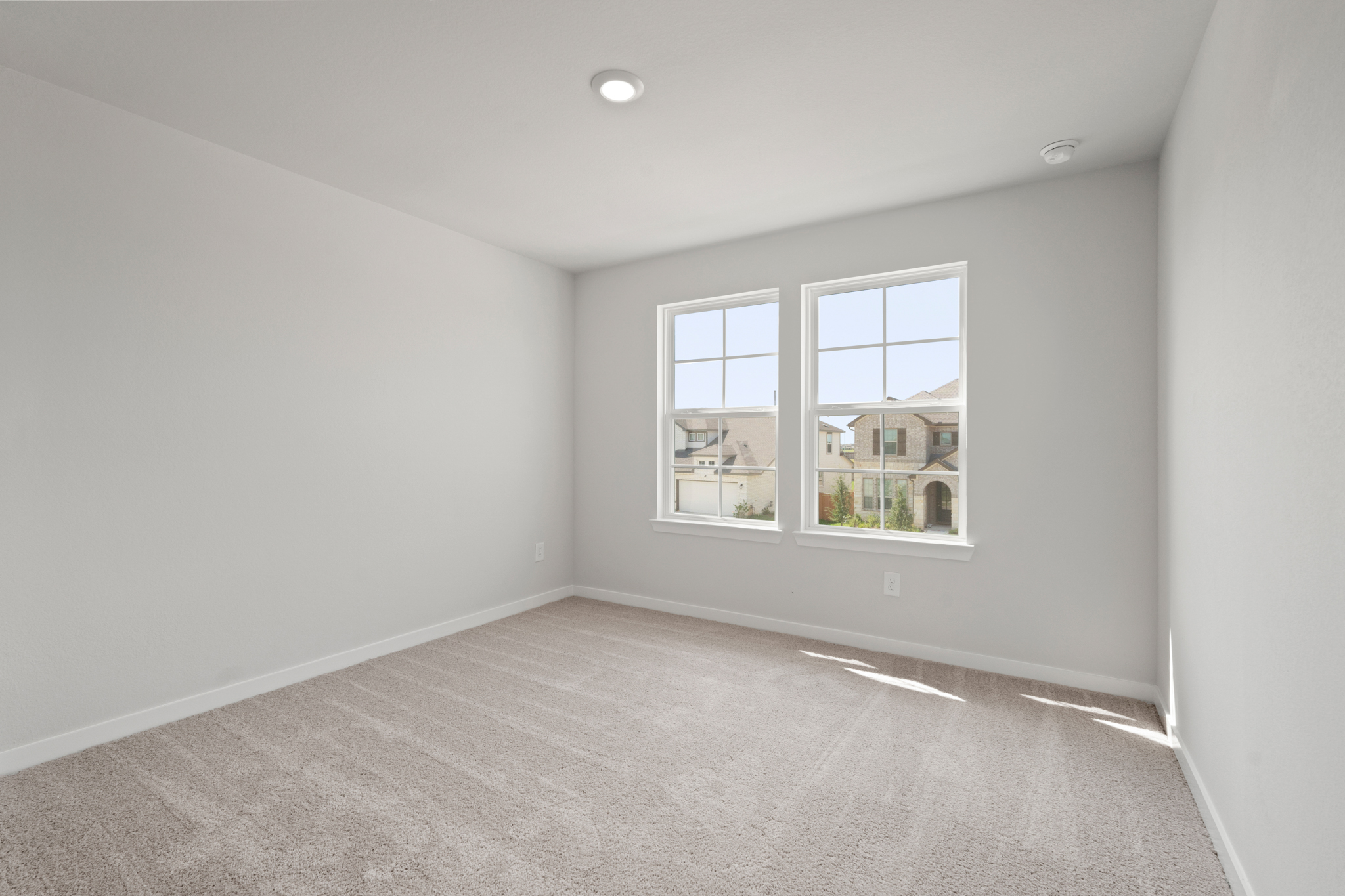 A room with a window and a carpet.